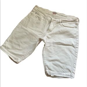 White Bermuda shorts size 18 Levi’s Denizen